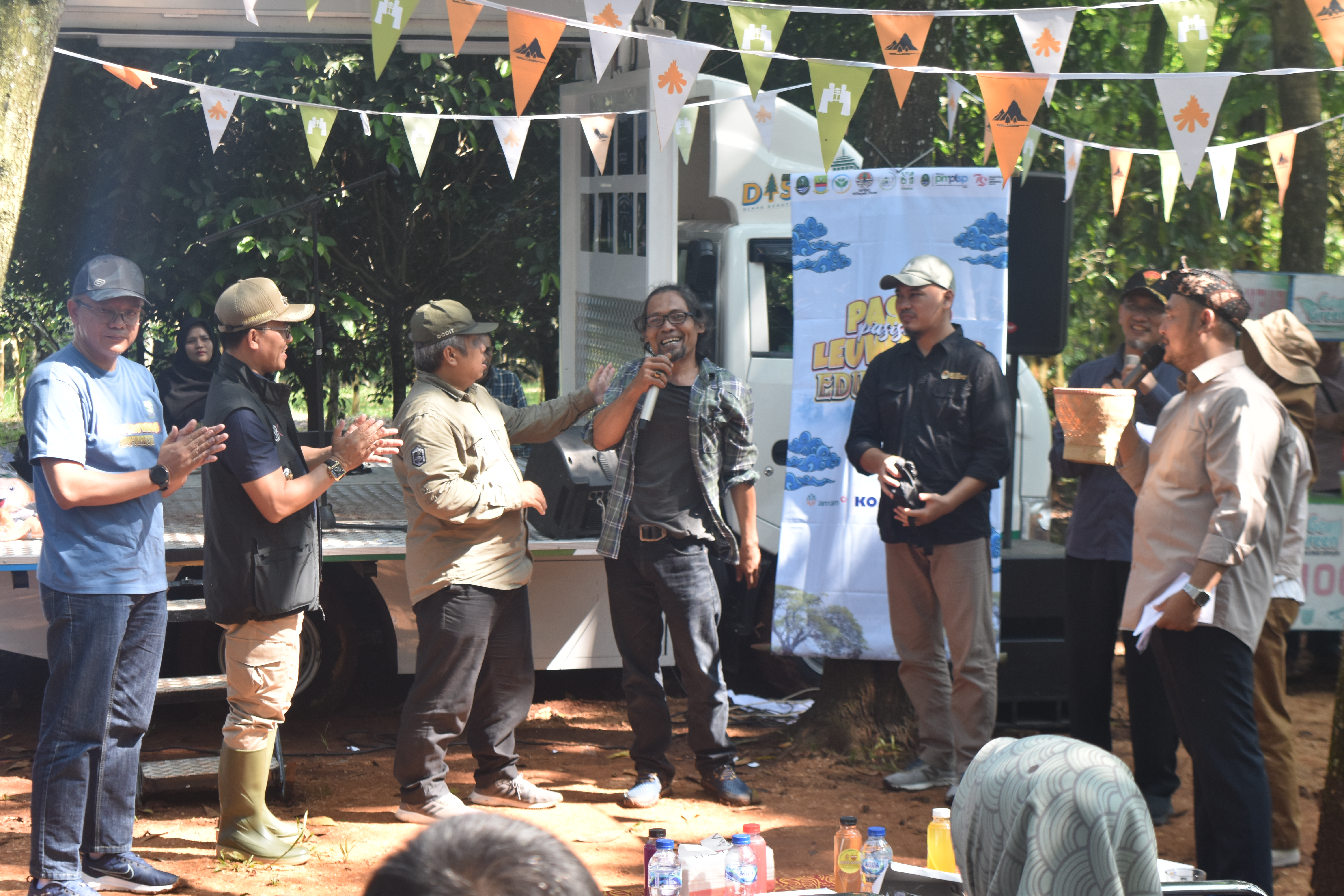 Pasar Pasisian Leuweng Edu Forest